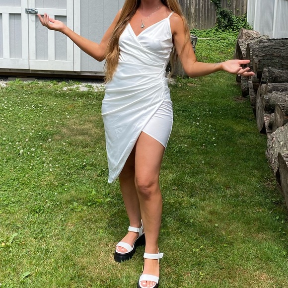 White dress with slit - bridal shower , bachelorette, rehearsal dinner - Picture 4 of 4